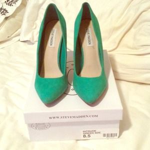 Steve Madden intrude in green