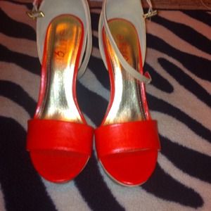 Rogue wedges NWT!!!!! Coral (red/orange)