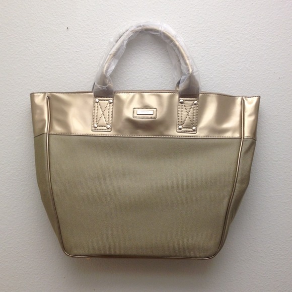 Versace Handbags - ✨New listing! Versace luxurious gold-tone shopper