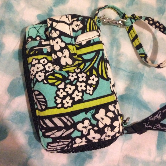 Vera wristlet