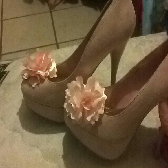 Pink heels - Picture 2 of 4