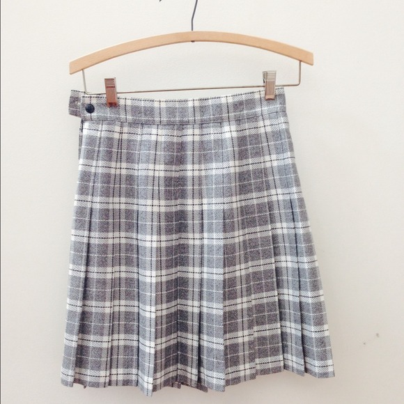 Schoolgirl style plaid pleated skirt