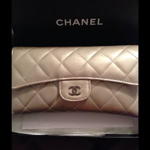 100% Authentic CHANEL Wallet 100% Authentic CHANEL Wallet