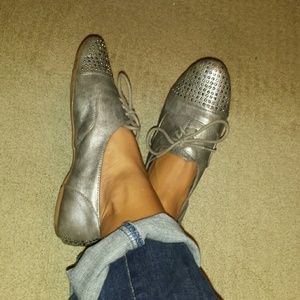 SOLD 🎉 Adorable Metallic Loafers