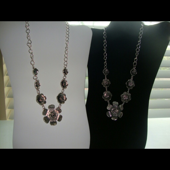 Floating Flower Necklace