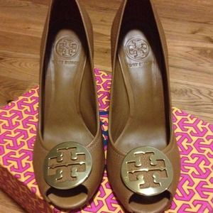 Tory Burch - Peep Toe Julianne-Matte Tumbles Wedge