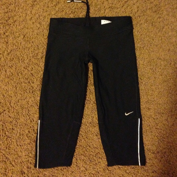 NIKE dri-fit black capri pant