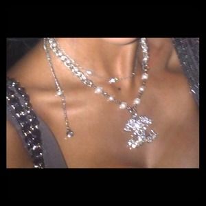 Wanted:    This CHANEL necklace