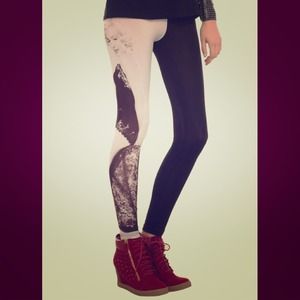 Hot Topic Marilyn Monroe Leggings