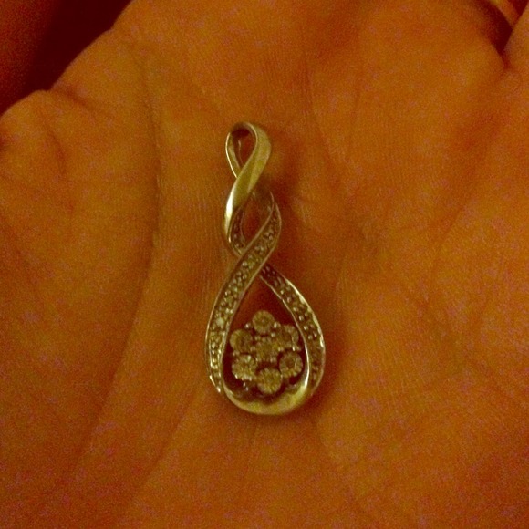 Brand new kay jewelers pendant