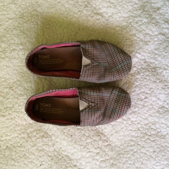 TOMS! Patterned in great condition