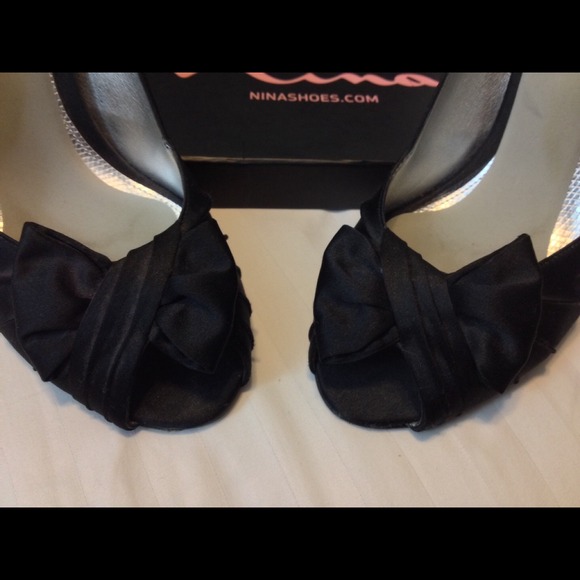 Nina "Forbes" Black Satin Peep-Toe Heels w bows - Picture 2 of 4