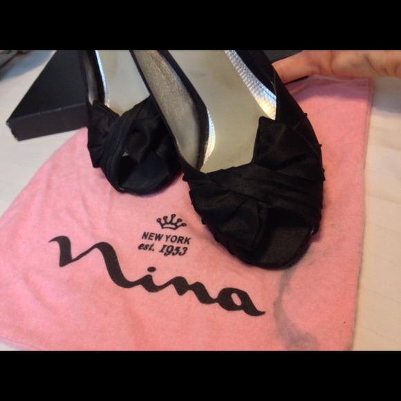 Nina "Forbes" Black Satin Peep-Toe Heels w bows - Picture 3 of 4