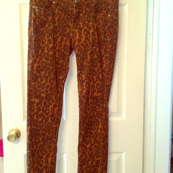 Ultra trendy leopard print skinny jeans