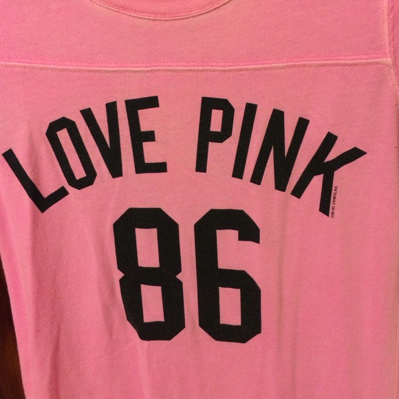 VS Pink tee - Picture 3 of 3