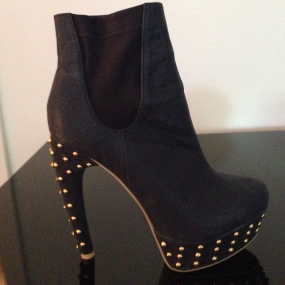 Navy blue suede booties