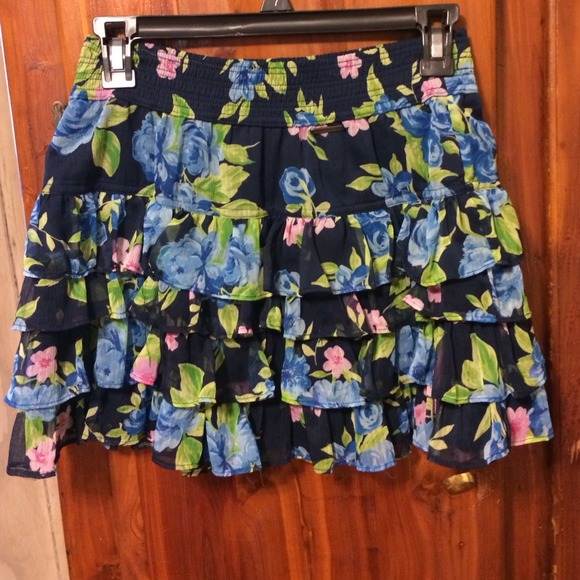 Abercrombie and Fitch ruffle skirt - Picture 1 of 3
