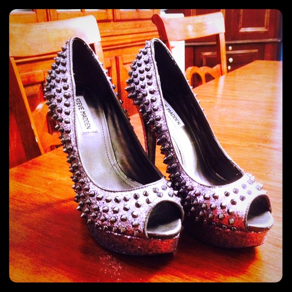 Beautiful pewter glitter✨ Steve Madden's!!