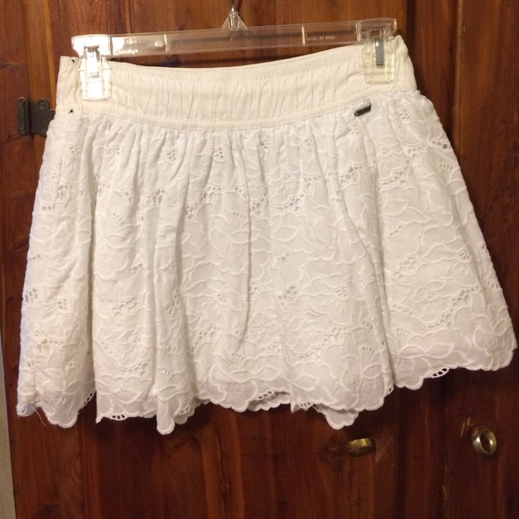 White Hollister skirt
