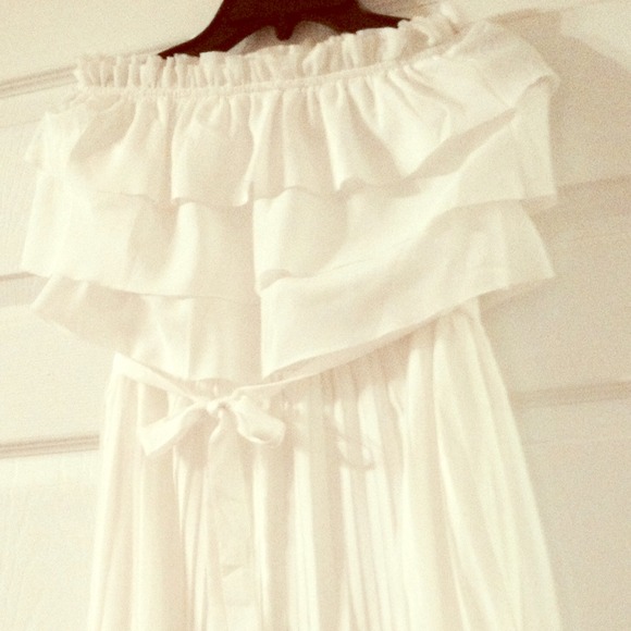 Super flirty, feminine dress!! Sz M