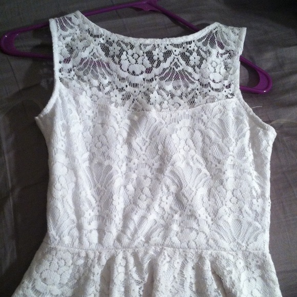 NEVER WORN WHITE LACE DRESS - Picture 3 of 3