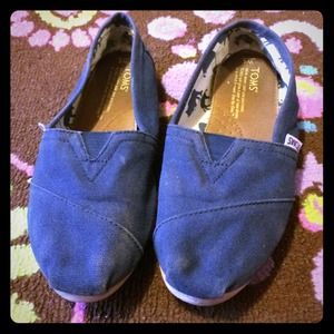 SOLD ✨ Navy blue TOMS