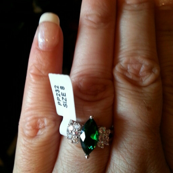 Emerald ring - Picture 2 of 2