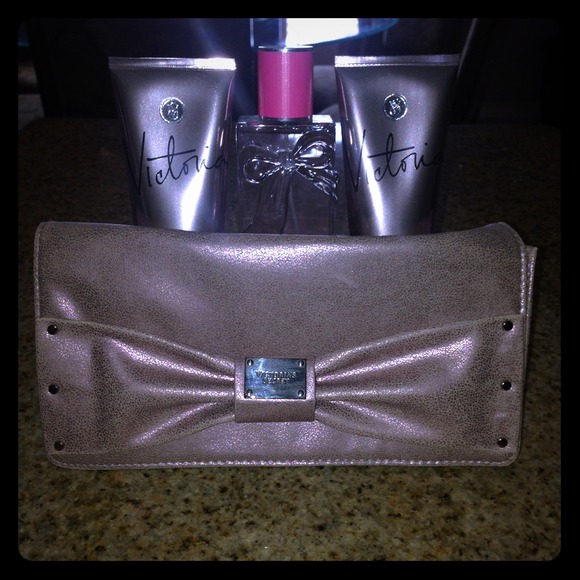 Victoria's Secrets Victoria Gift Set with bag
