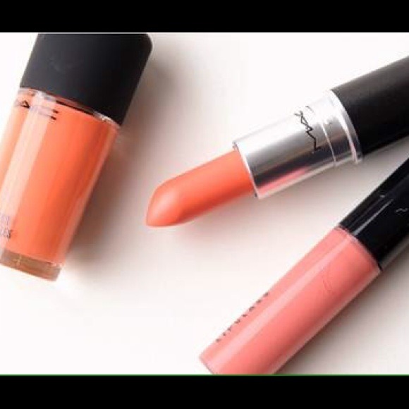 MAC Razzledazzle Lipstick