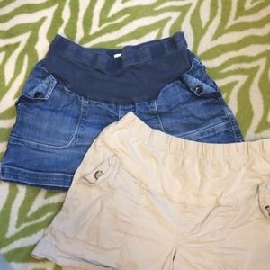 Set of two maternity shorts