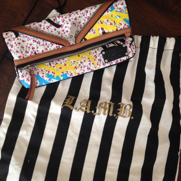 L.A.M.B clutch