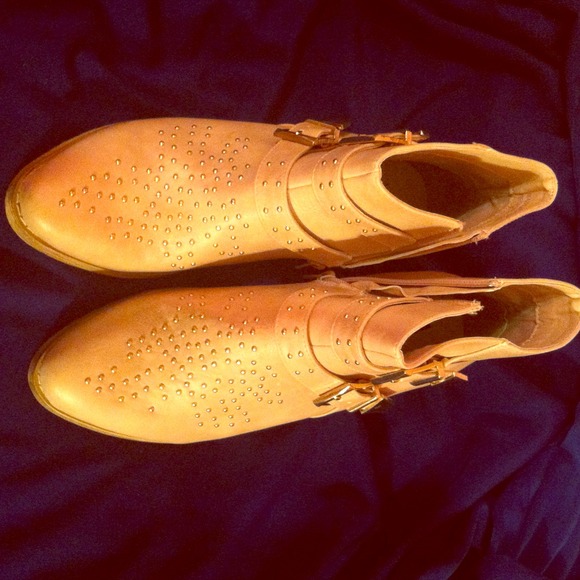 Forever 21 Size 10 Chloe lookalike booties