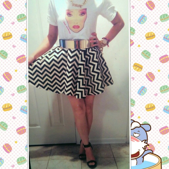 Chevron skirt black white