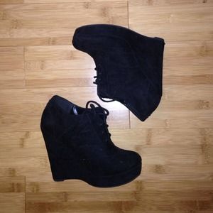 Black wedge heel