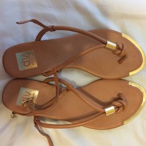 NWOT Tan and gold strappy sandals