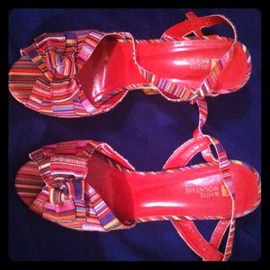 White Mountain Size 9 ethnic patterned espadrilles