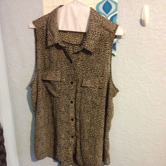 💙Markdown💙Torrid-Leopard sleeveless blouse