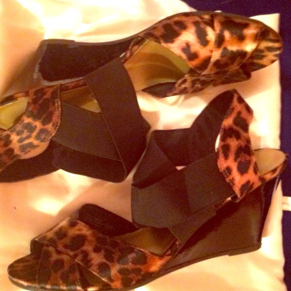 Predictions Size 9 Leopard wedges w/ elastic band