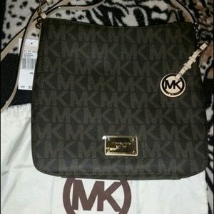 *****SOLD*****Michael Kors crossbody messenger bag