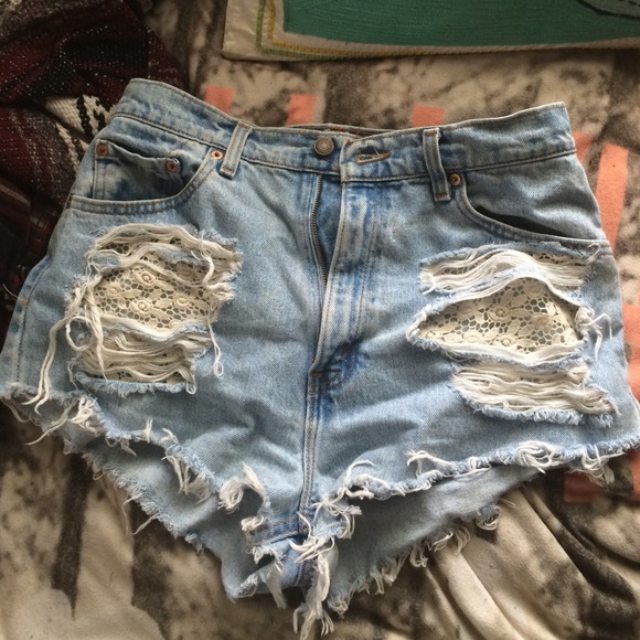 LF vintage high waisted Levi's Lace jean shorts