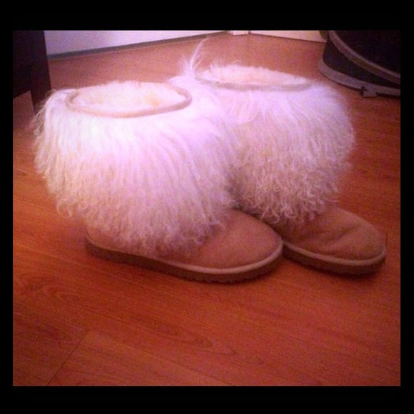 Ugg short sheepskin cuff boot