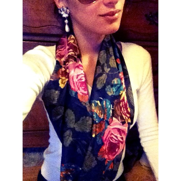 Accessories - ⭐️Floral Scarf