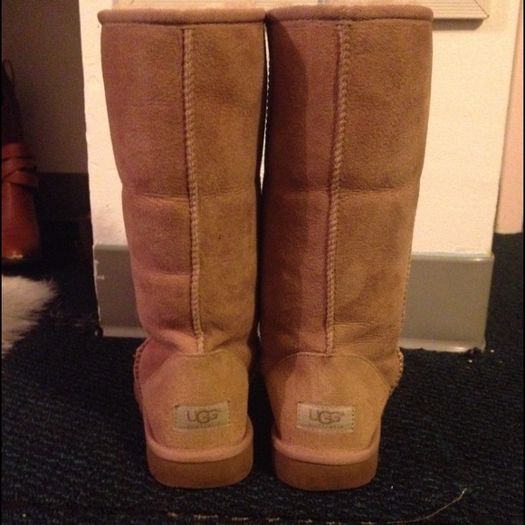 UGGS! - Picture 3 of 4