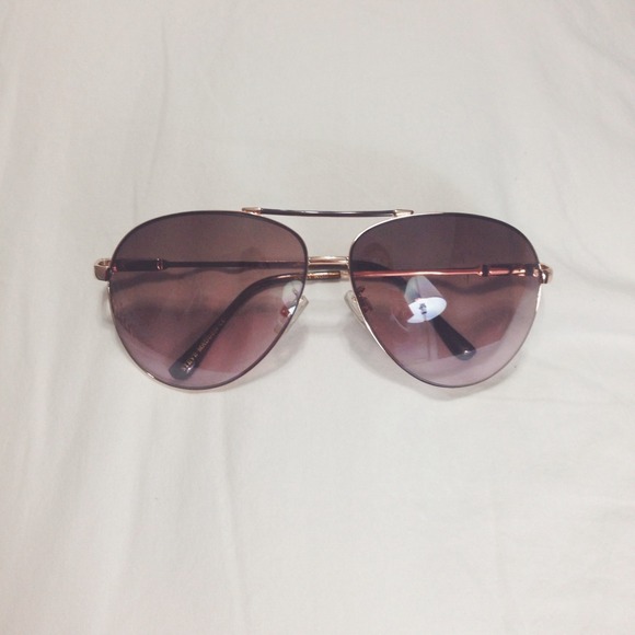 🎉 LAST CHANCE 🎉 Steve Madden Aviator Sunglasses