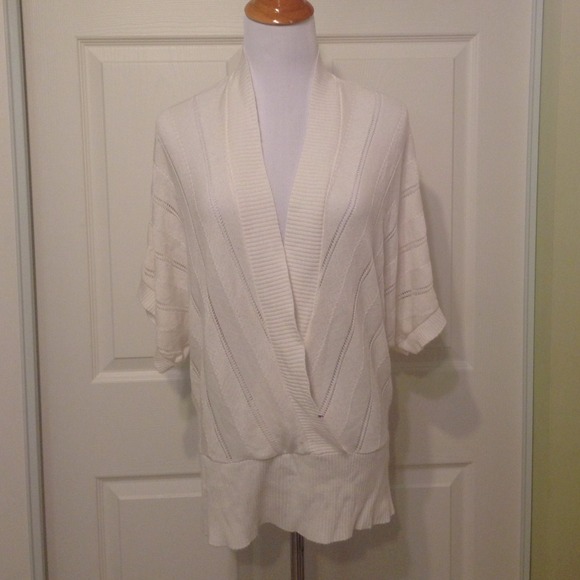 Studio Y White Short Sleeved Sweater Size XL - Picture 1 of 4