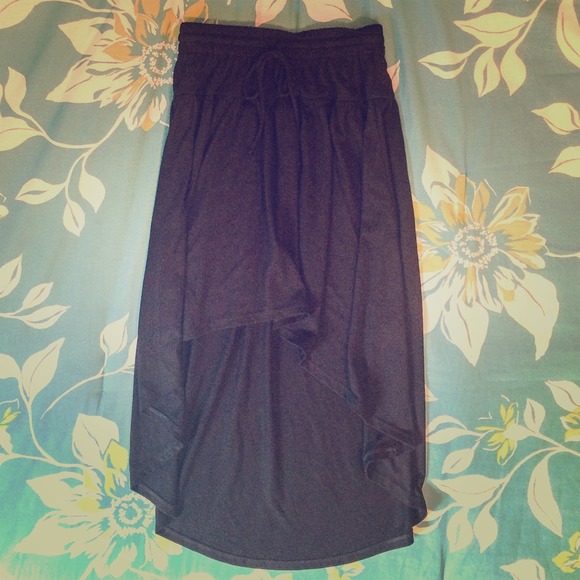 American Eagle Outfitters Dresses & Skirts - 🚫SOLD🚫Hi-Lo Black Elastic Skirt