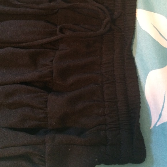 🚫SOLD🚫Hi-Lo Black Elastic Skirt - Picture 2 of 3