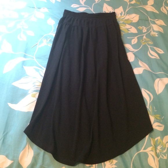 🚫SOLD🚫Hi-Lo Black Elastic Skirt - Picture 3 of 3