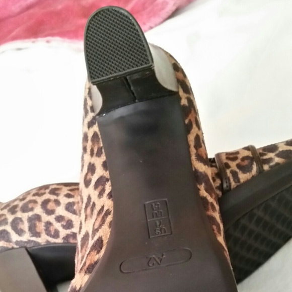 Heels - Picture 3 of 3