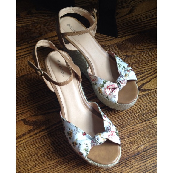 Floral Wedges - Picture 2 of 4